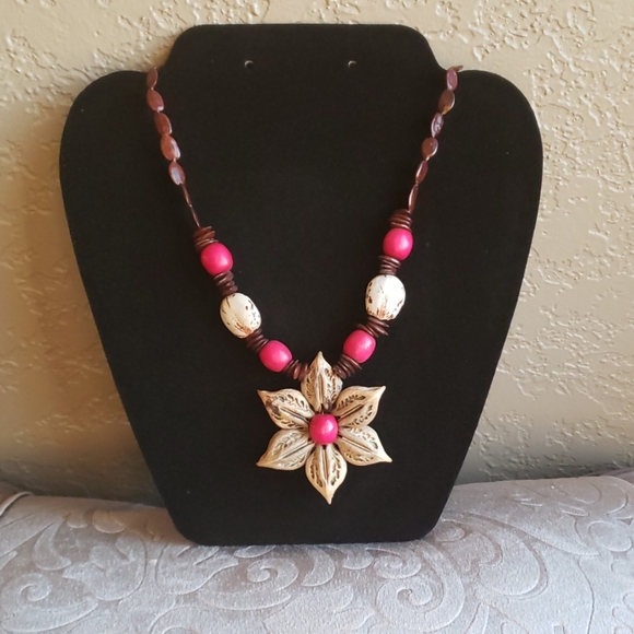 Jewelry - Floral Beaded Necklace